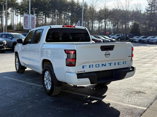2022 Nissan Frontier SV
