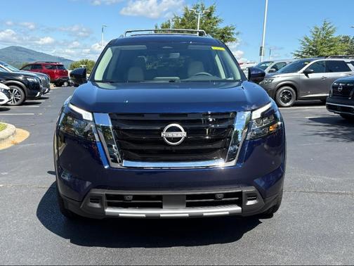 2025 Nissan Pathfinder SL 4WD