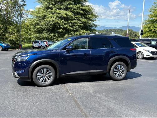 2025 Nissan Pathfinder SL 4WD