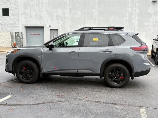 2025 Nissan Rogue Rock Creek
