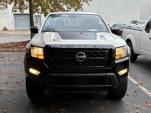 2024 Nissan Frontier SV