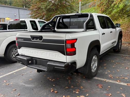 2024 Nissan Frontier SV