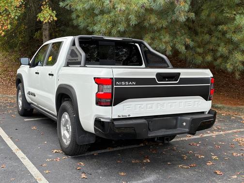 2024 Nissan Frontier SV