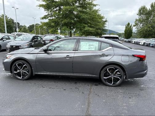 2025 Nissan Altima SR FWD