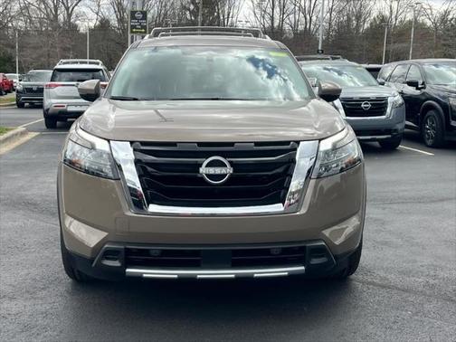 2025 Nissan Pathfinder Platinum 4WD