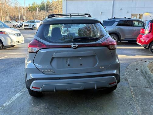 2022 Nissan Kicks SV