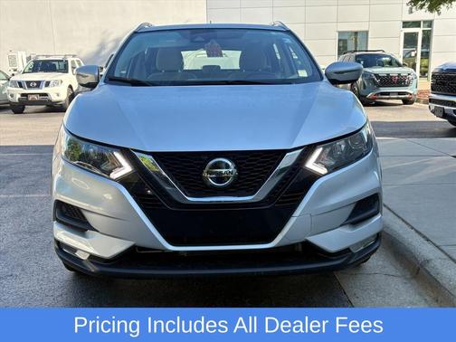 Brilliant Silver Metallic 2022 Nissan Rogue Sport SV