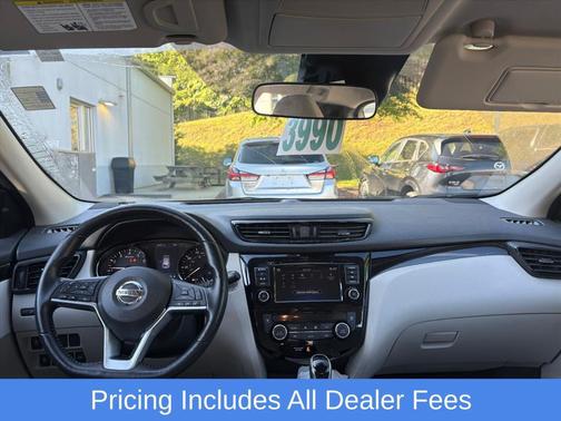 Brilliant Silver Metallic 2022 Nissan Rogue Sport SV