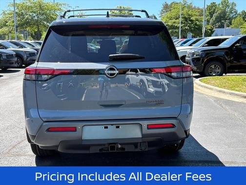 Boulder Gray Pearl/Super Black 2026 Nissan Pathfinder Platinum