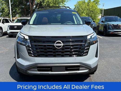 Boulder Gray Pearl/Super Black 2026 Nissan Pathfinder Platinum