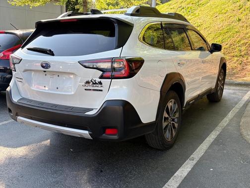 Crystal White Pearl 2023 Subaru Outback Touring XT