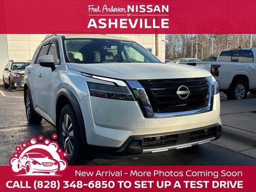 2024 Nissan Pathfinder SL 4WD