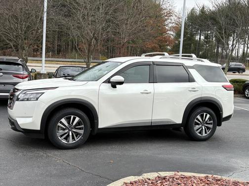 2024 Nissan Pathfinder SL 4WD