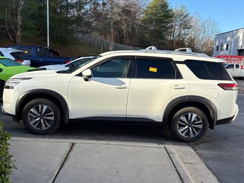 2024 Nissan Pathfinder SL 4WD