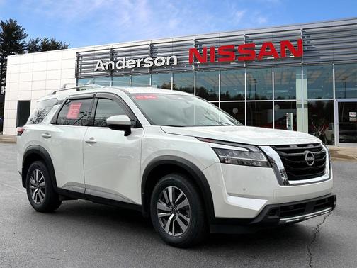 2024 Nissan Pathfinder SL 4WD