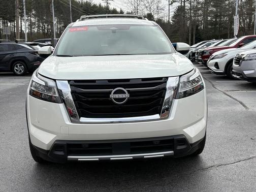2024 Nissan Pathfinder SL 4WD