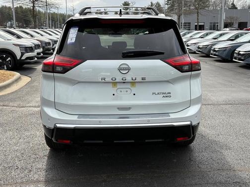 Everest White Pearl/Super Black 2026 Nissan Rogue Platinum