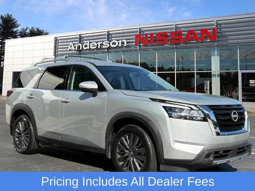 Brilliant Silver Metallic 2024 Nissan Pathfinder SL 4WD
