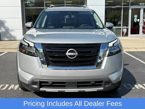 Brilliant Silver Metallic 2024 Nissan Pathfinder SL 4WD