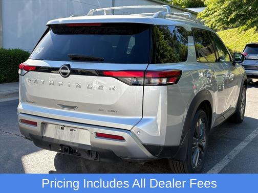 Brilliant Silver Metallic 2024 Nissan Pathfinder SL 4WD