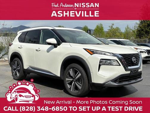 Pearl White Tricoat 2023 Nissan Rogue SL