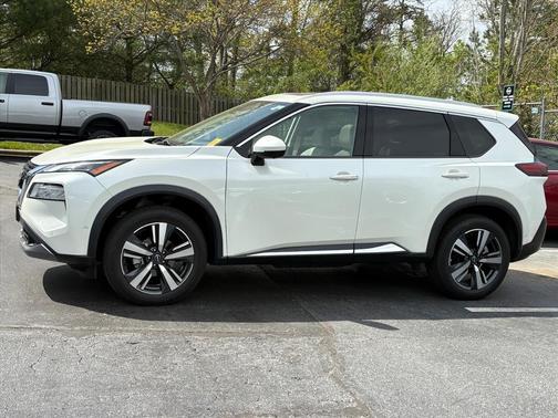 Pearl White Tricoat 2023 Nissan Rogue SL
