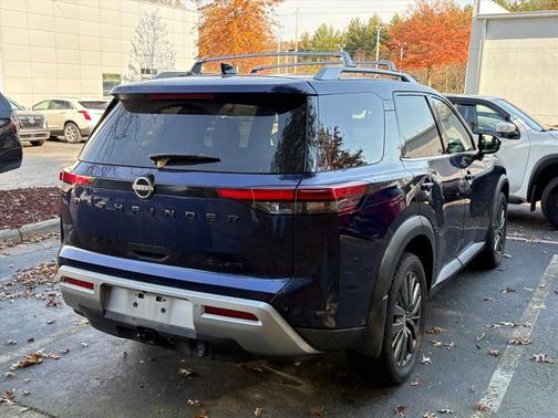 2022 Nissan Pathfinder SL 4WD