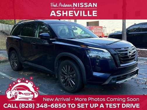 2022 Nissan Pathfinder SL 4WD