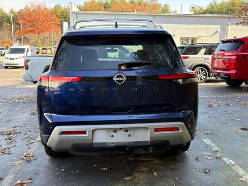 2022 Nissan Pathfinder SL 4WD