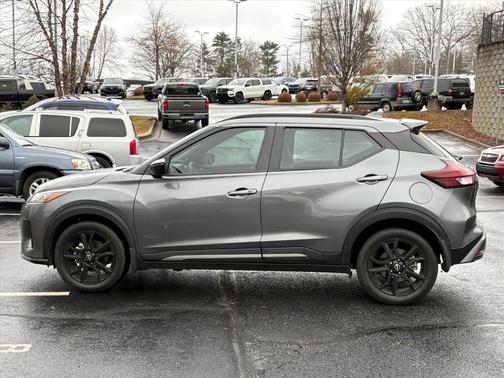 2023 Nissan Kicks SR