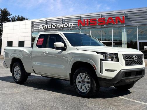 Glacier White 2024 Nissan Frontier SV