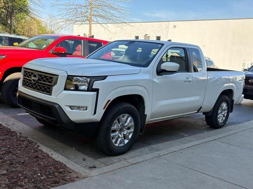 Glacier White 2024 Nissan Frontier SV