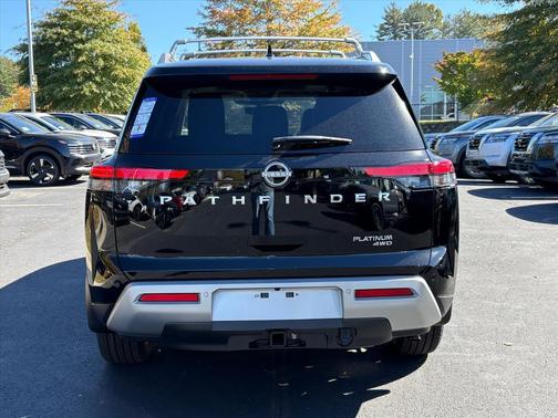 2025 Nissan Pathfinder Platinum 4WD