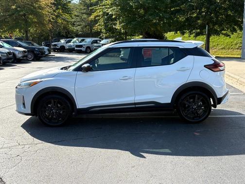 2022 Nissan Kicks SR
