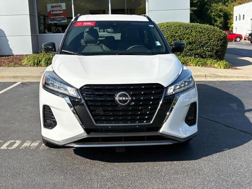 2022 Nissan Kicks SR