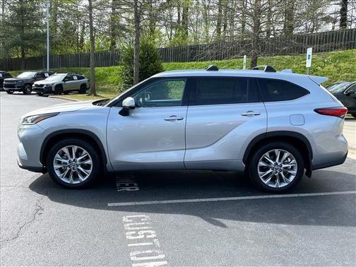 Celestial Silver Metallic 2022 Toyota Highlander Limited
