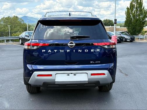 2025 Nissan Pathfinder SL 4WD
