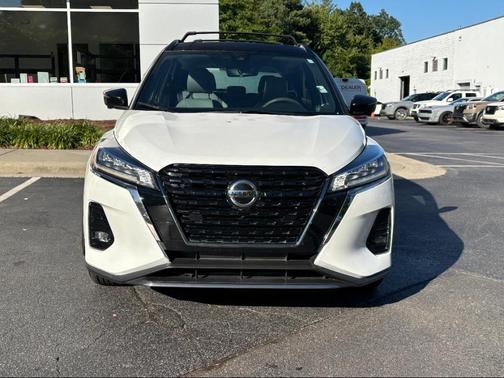 2021 Nissan Kicks SR