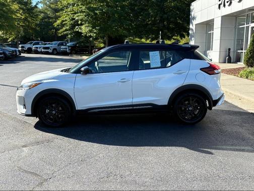 2021 Nissan Kicks SR