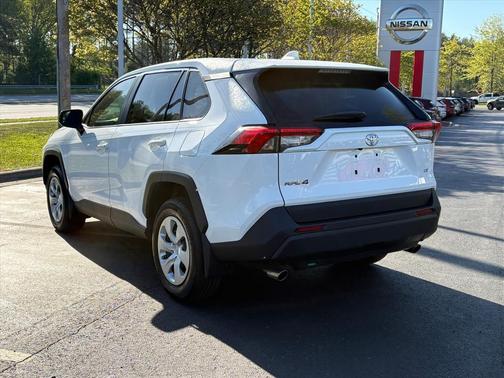 Ice Cap 2024 Toyota RAV4 LE