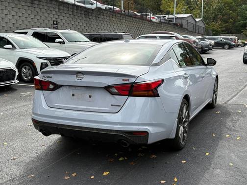 2024 Nissan Altima SR VC-Turbo FWD