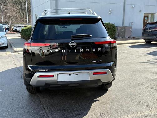 2025 Nissan Pathfinder SL 4WD