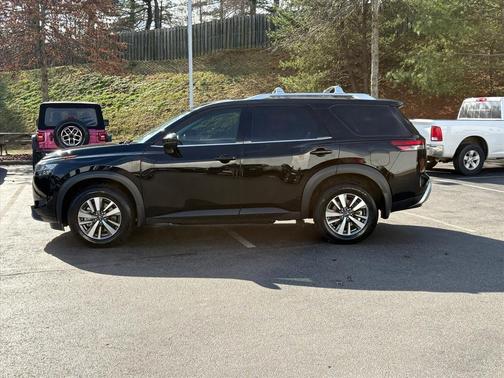 2025 Nissan Pathfinder SL 4WD