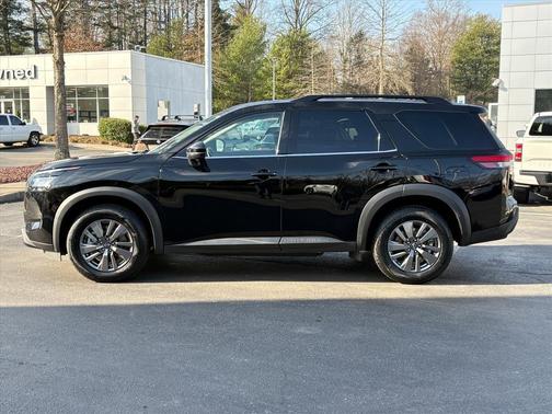 2024 Nissan Pathfinder SV 4WD