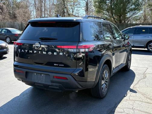 2024 Nissan Pathfinder SV 4WD