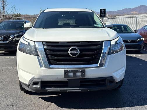 2024 Nissan Pathfinder SV 4WD