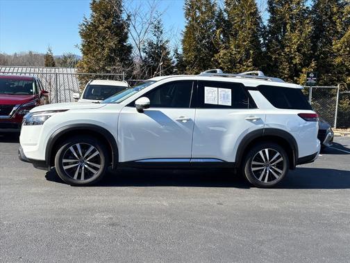 2025 Nissan Pathfinder Platinum 4WD