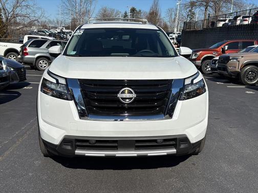 2025 Nissan Pathfinder Platinum 4WD