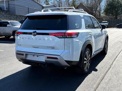 2025 Nissan Pathfinder Platinum 4WD