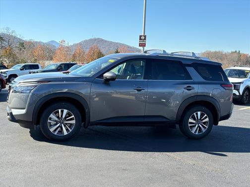 2025 Nissan Pathfinder SL 4WD